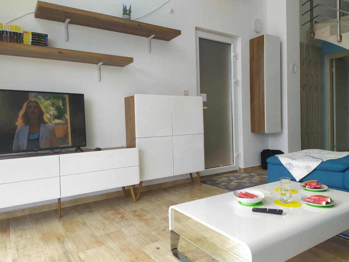 Aurora House Duplex Apartment Njivice Exterior photo